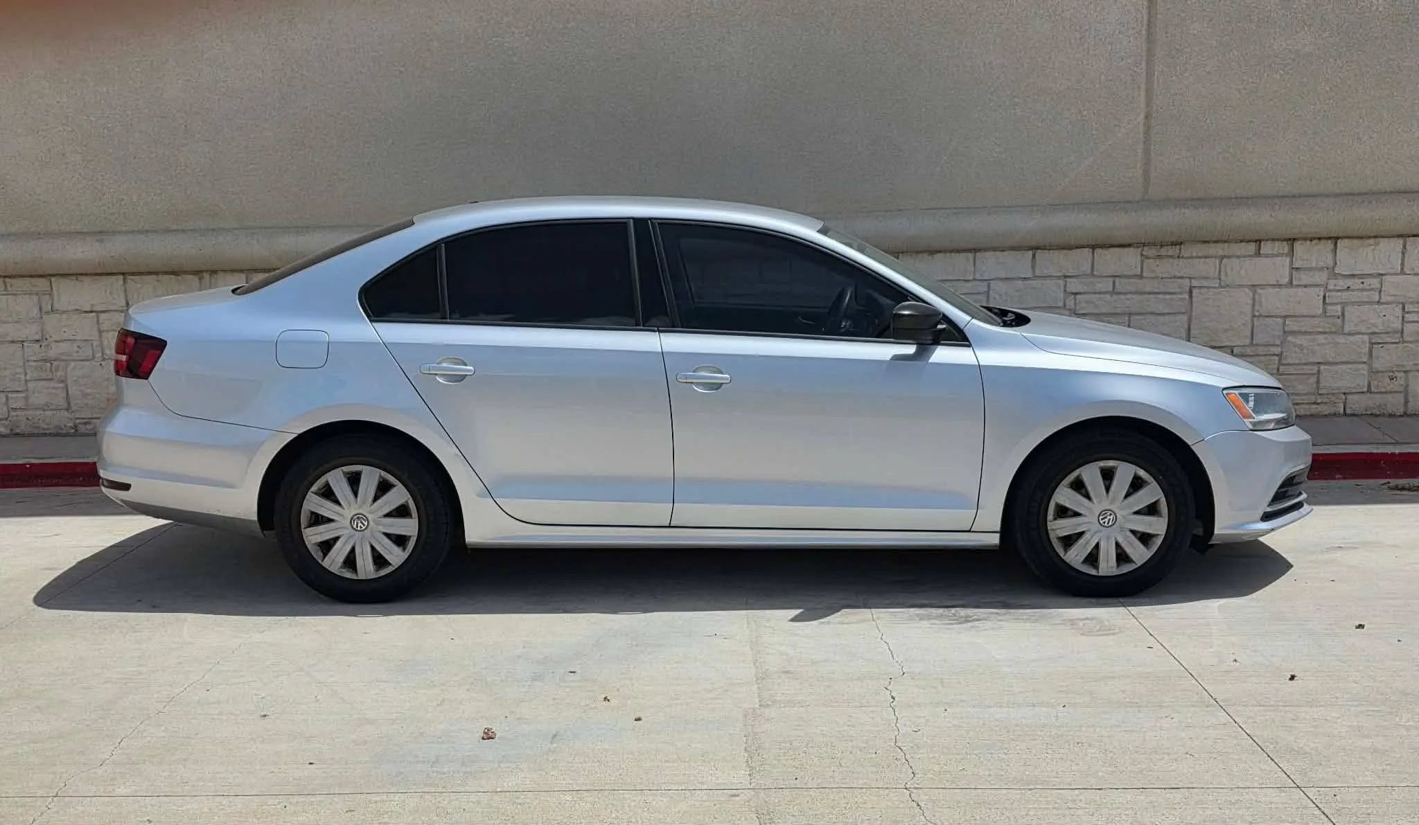 Used 2016 Volkswagen Jetta S FWD image 2