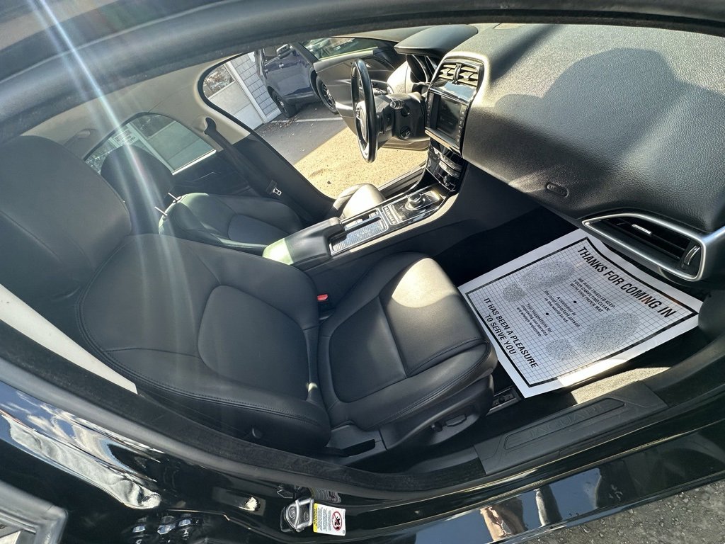 Used 2018 Jaguar XE Premium image 20