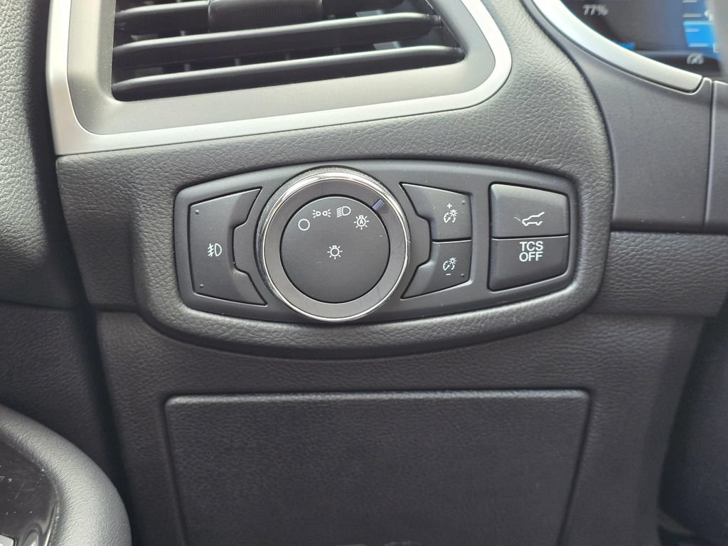 Used 2019 Ford Edge SEL AWD/4WD image 18