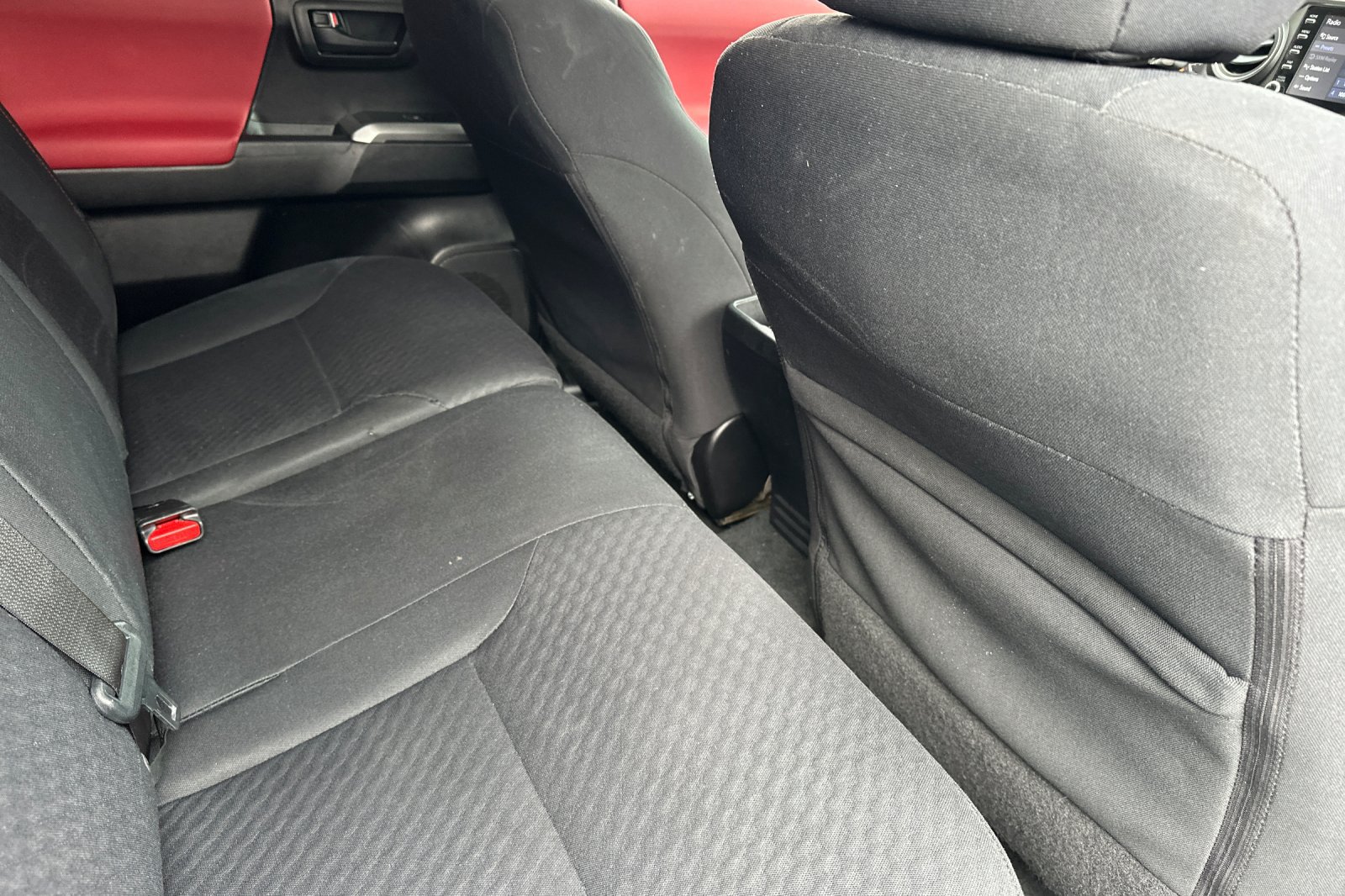 Used 2020 Toyota Tacoma SR5 RWD image 28