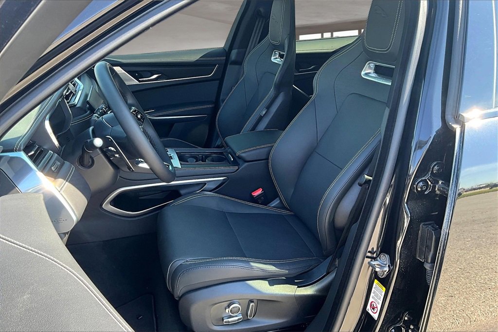 New 2026 Jaguar F-PACE R-Dynamic S image 9
