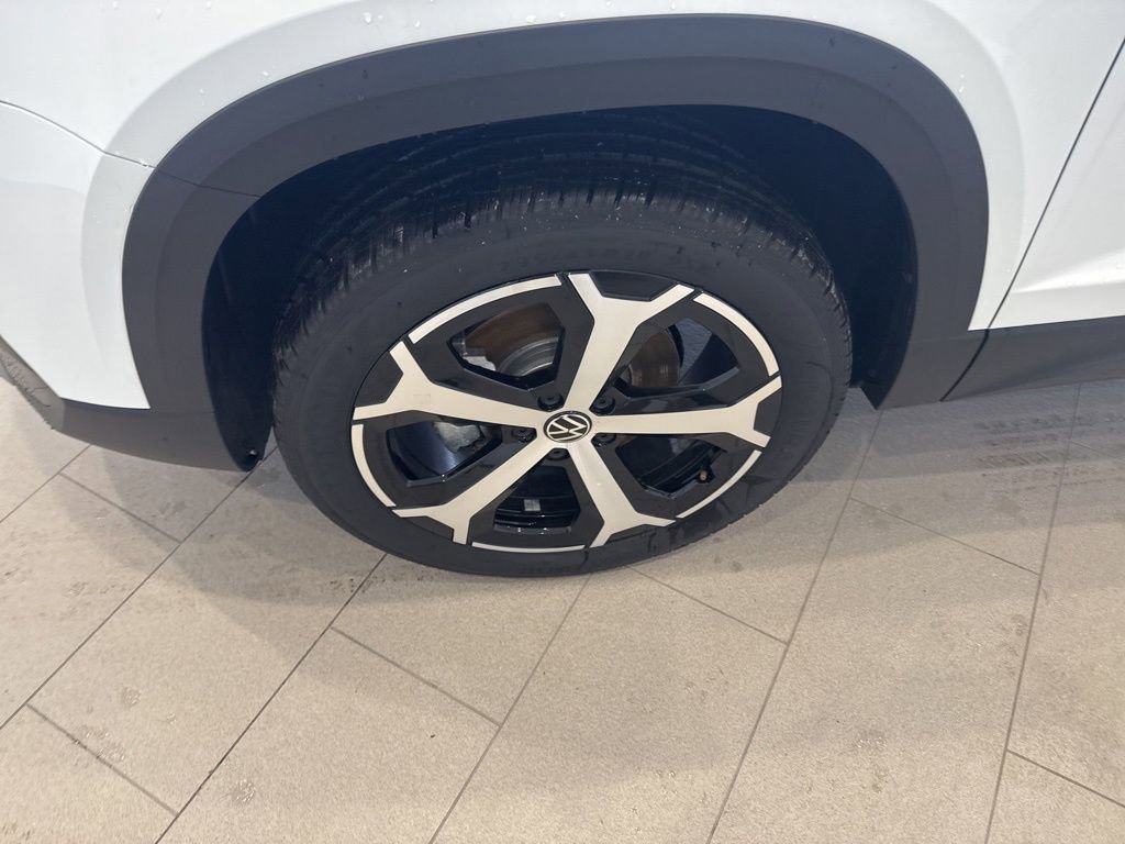 New 2026 Volkswagen Taos SEL image 9