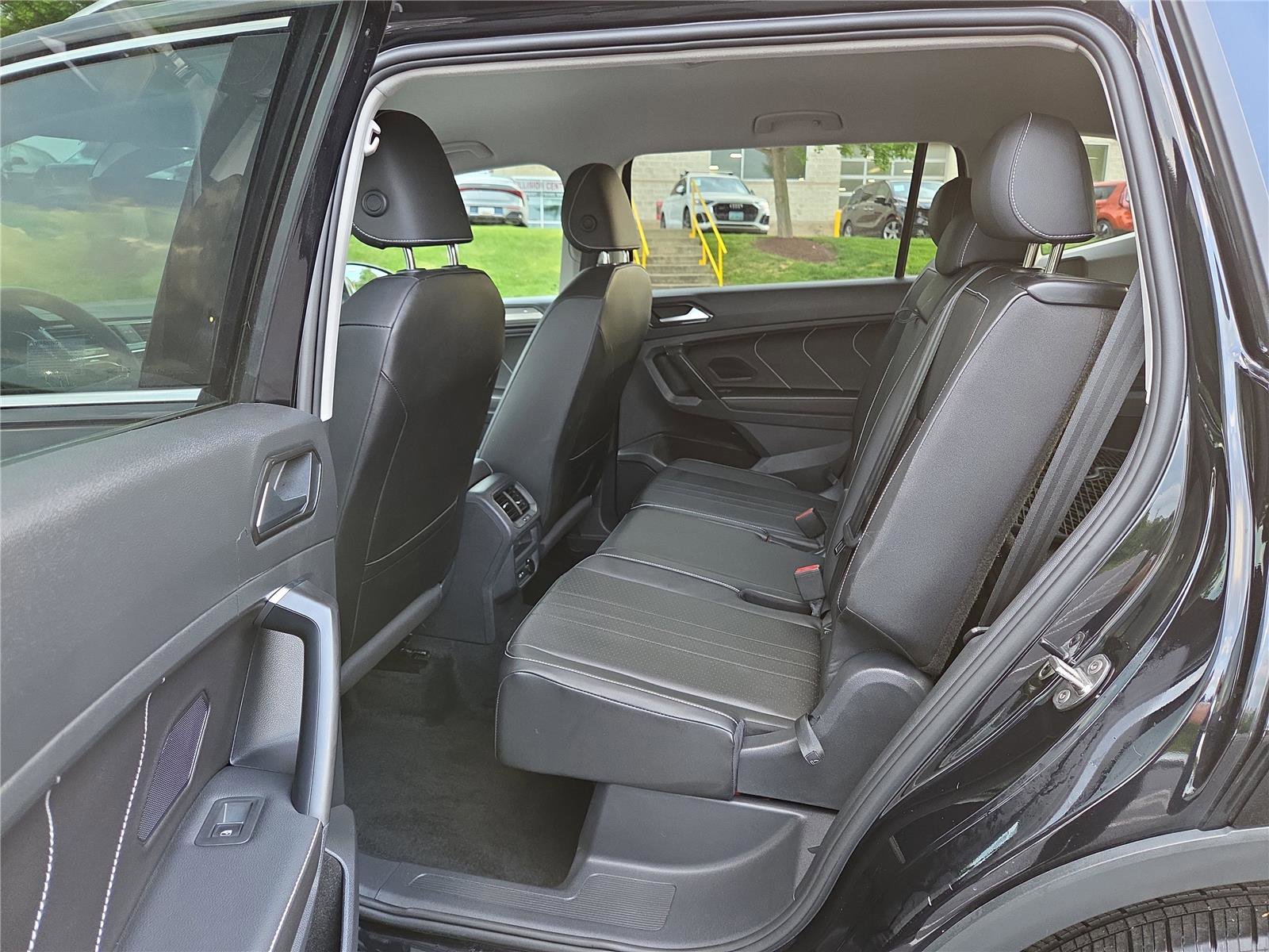 Certified 2023 Volkswagen Tiguan SE FWD image 23