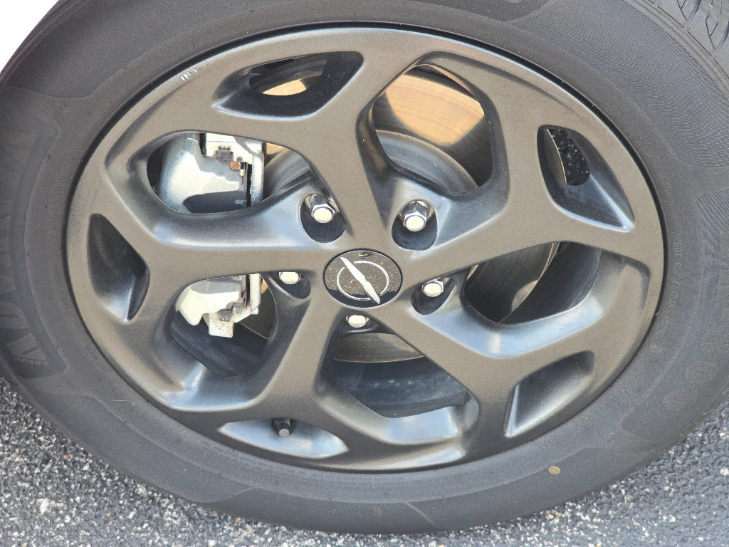Used 2024 Chrysler Pacifica Limited FWD image 3