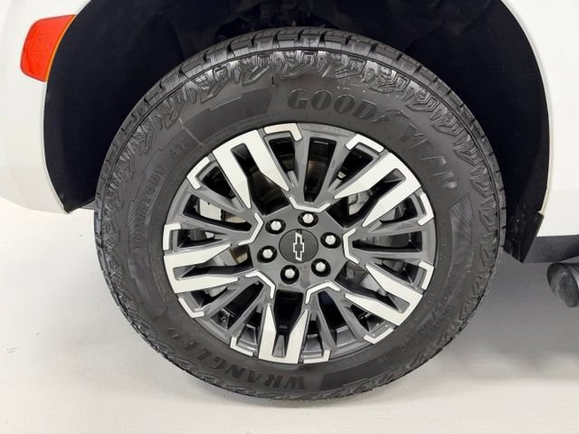 Certified 2023 Chevrolet Tahoe Z71 w/ Luxury Package AWD/4WD image 19
