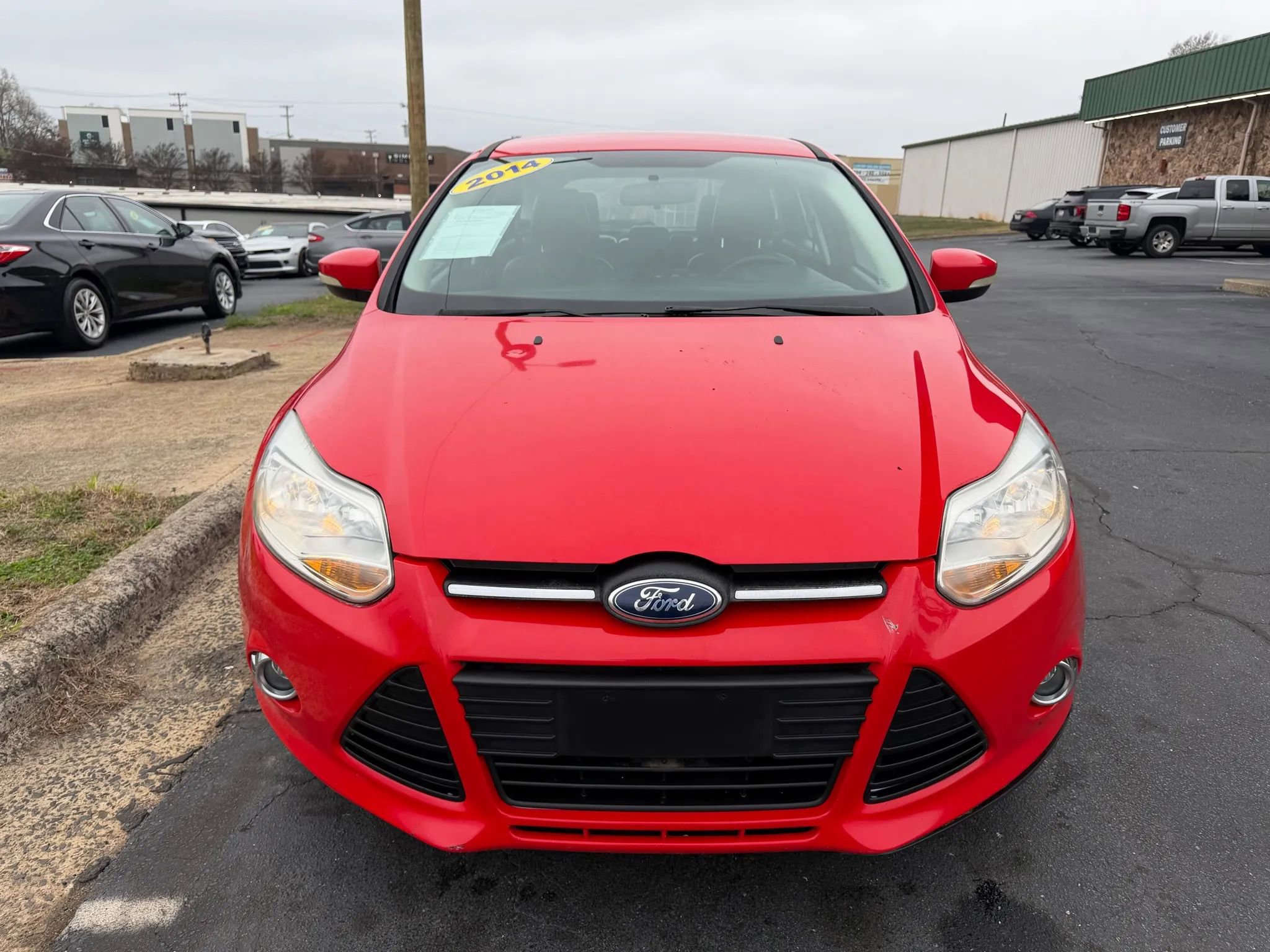 Used 2014 Ford Focus SE w/ Equipment Group 201A image 2