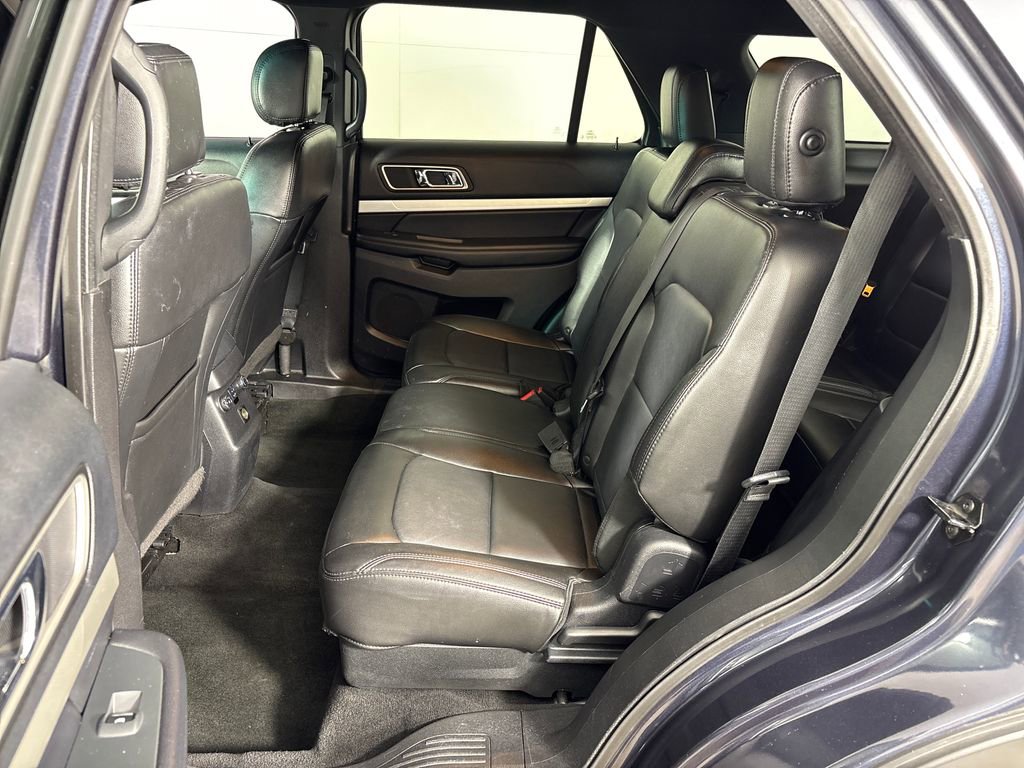 Used 2017 Ford Explorer XLT w/ Equipment Group 202A FWD image 27