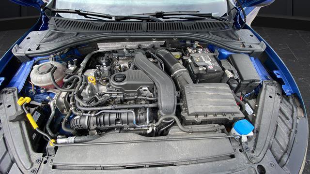 Used 2023 Volkswagen Jetta SE w/ Panoramic Sunroof Package FWD image 27