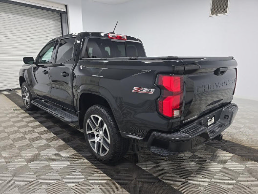 Used 2024 Chevrolet Colorado Z71 w/ Advanced Trailering Package AWD/4WD image 9