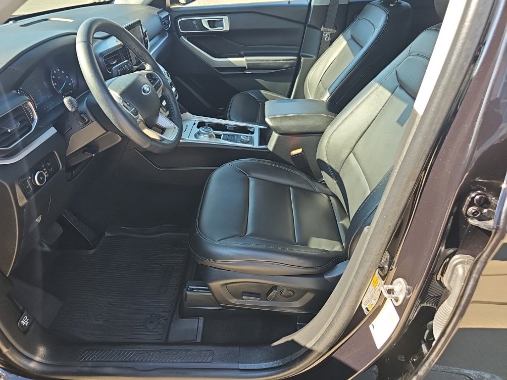 Used 2024 Ford Explorer XLT w/ Equipment Group 202A AWD/4WD image 14