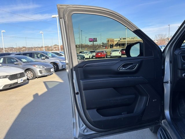 Used 2024 GMC Yukon XL SLT w/ SLT Premium Package image 9