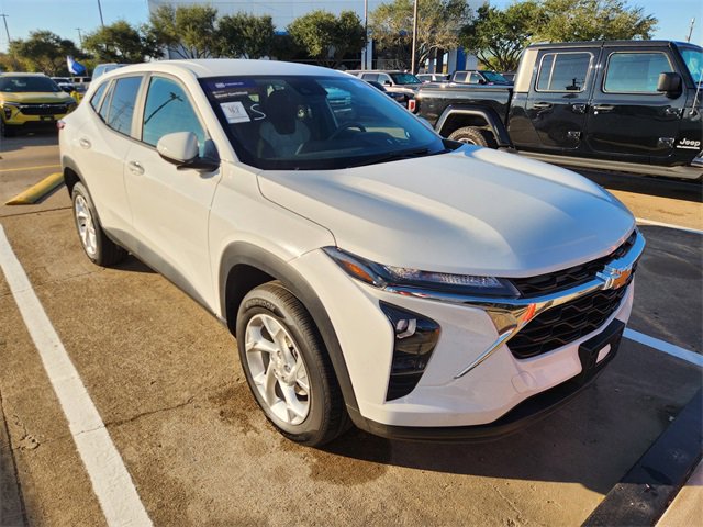 Used 2025 Chevrolet Trax LS w/ LS Convenience Package