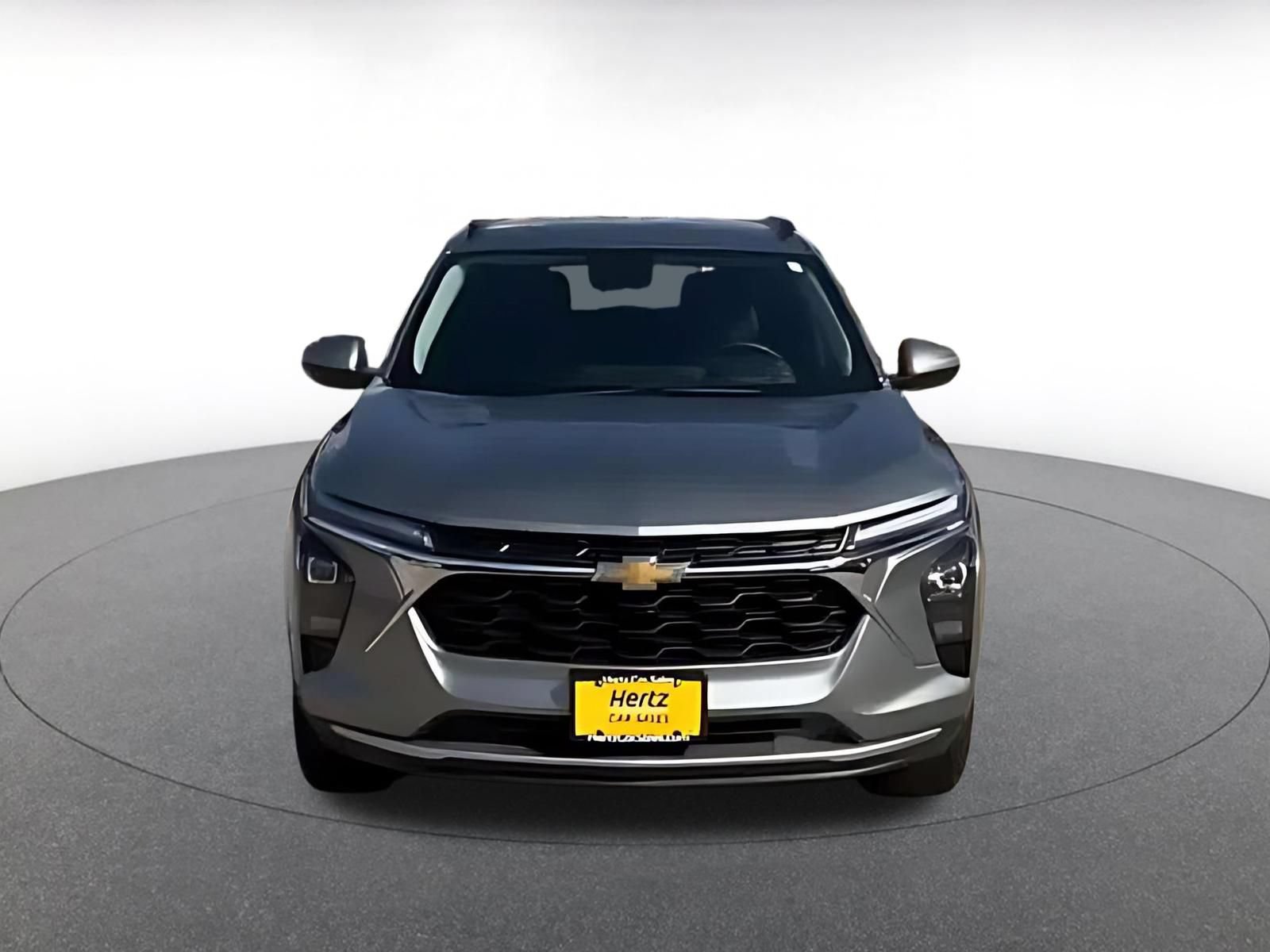 Used 2025 Chevrolet Trax LT w/ LT Convenience Package FWD image 3