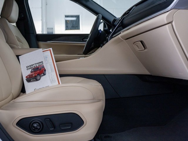 Certified 2023 Jeep Grand Cherokee L Limited w/ Luxury Tech Group II image 5