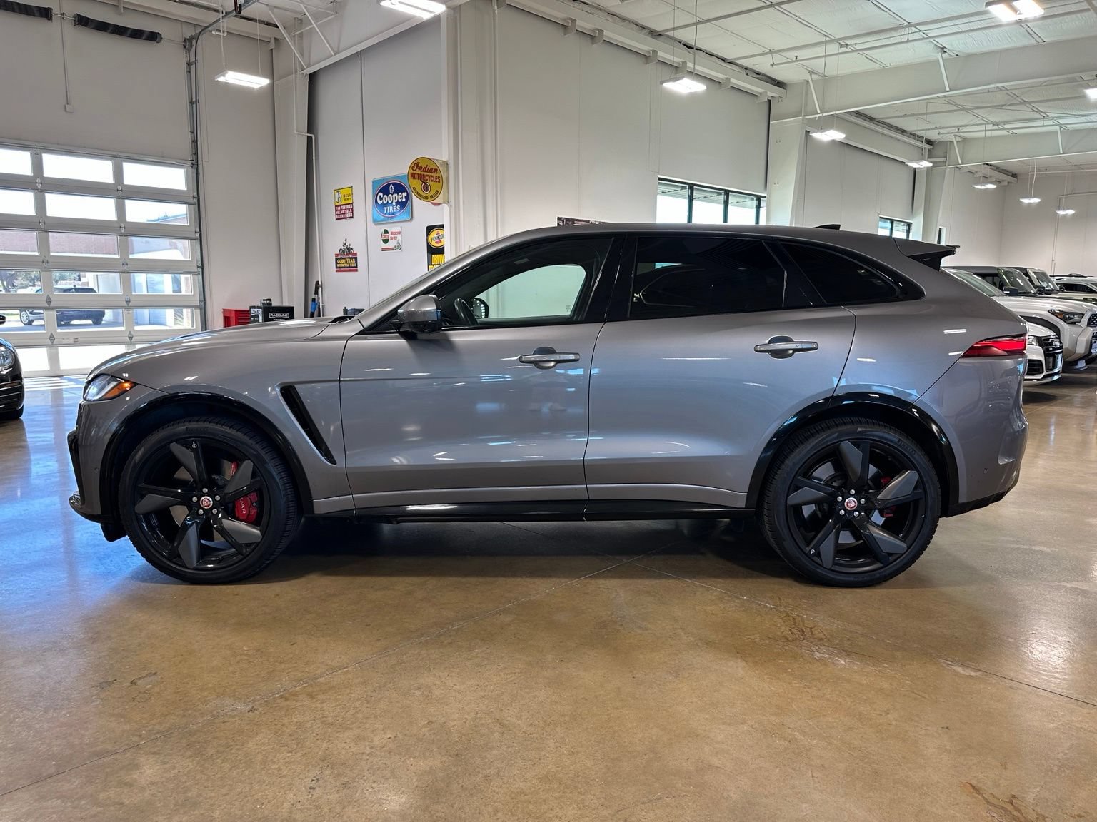 Used 2023 Jaguar F-PACE SVR AWD/4WD image 5