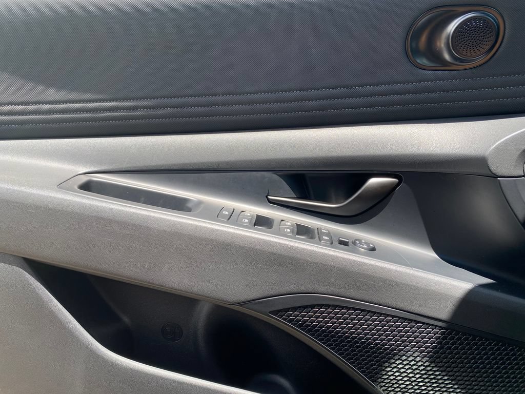 Certified 2025 Hyundai Elantra Sport FWD image 31
