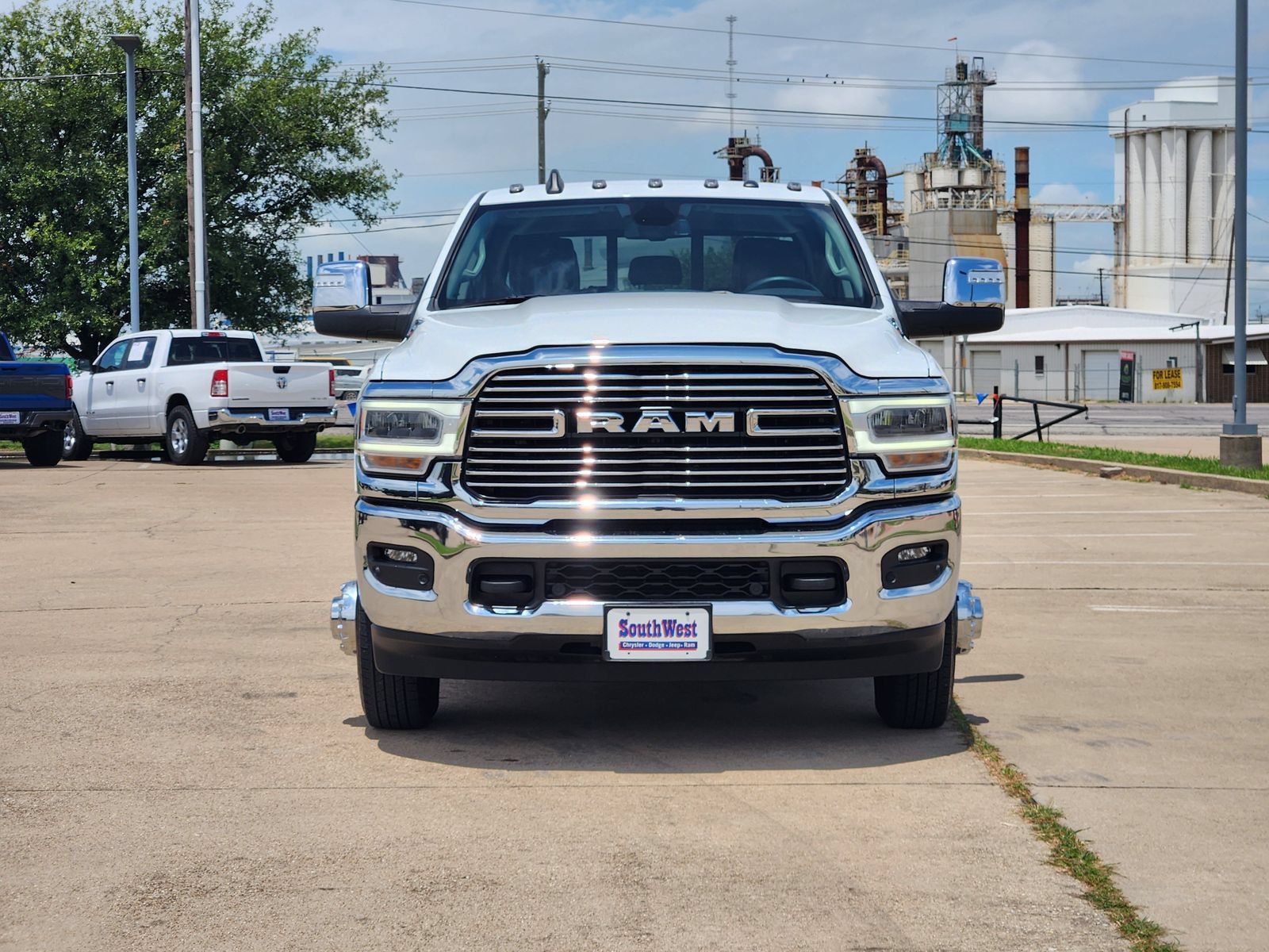 Used 2024 RAM 3500 Laramie w/ Chrome Bumper Package AWD/4WD image 6