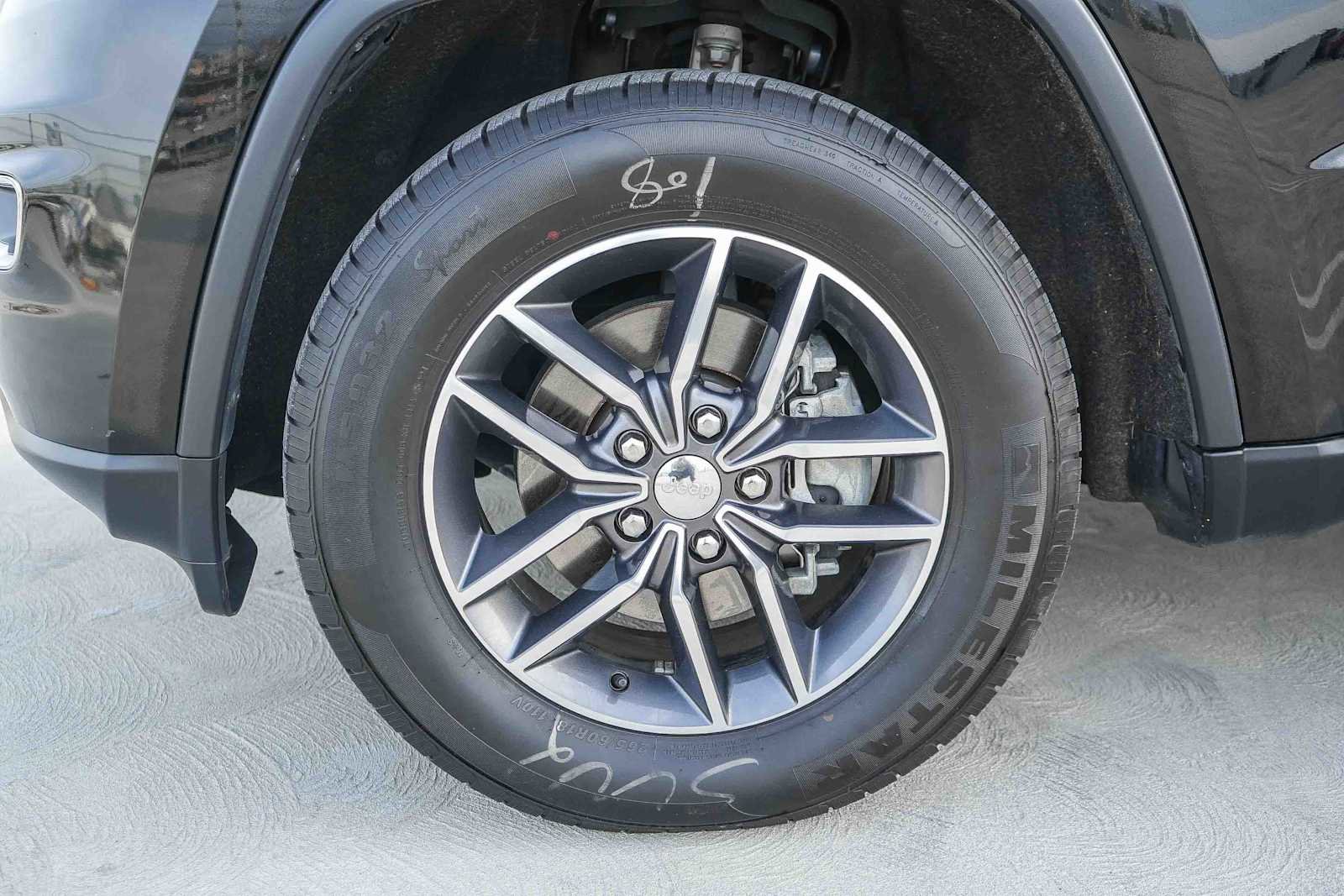 Used 2018 Jeep Grand Cherokee Limited image 11