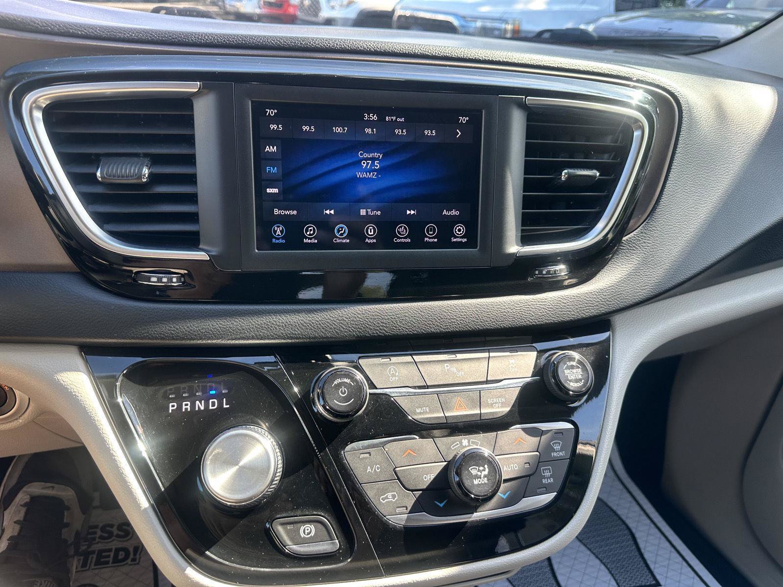 Used 2018 Chrysler Pacifica Touring-L FWD image 26