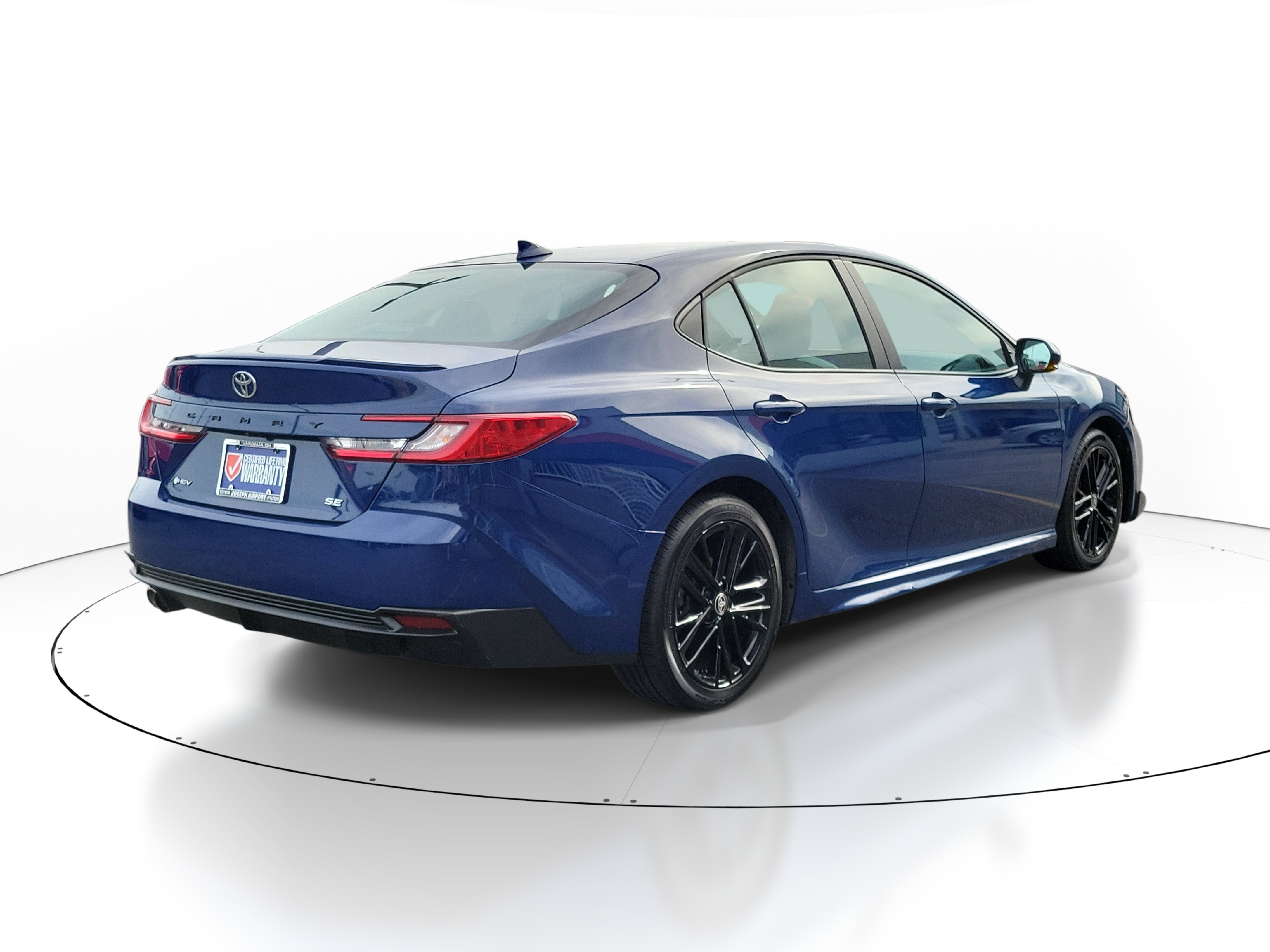Used 2025 Toyota Camry SE FWD image 4