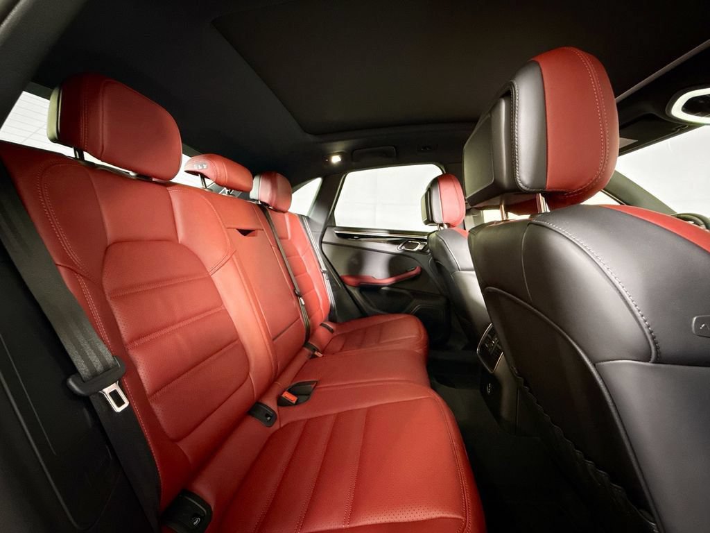 Certified 2023 Porsche Macan Turbo AWD/4WD image 19