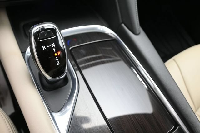 Used 2020 Buick Enclave Premium w/ Sun and Sites Package AWD/4WD image 18