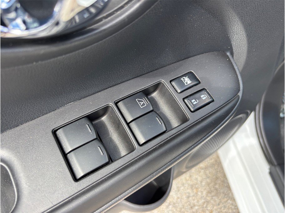 Used 2016 Nissan Versa SV FWD image 16