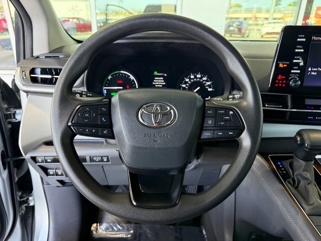 Used 2024 Toyota Sienna LE image 21