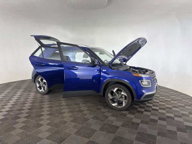Used 2025 Hyundai Venue SEL image 15