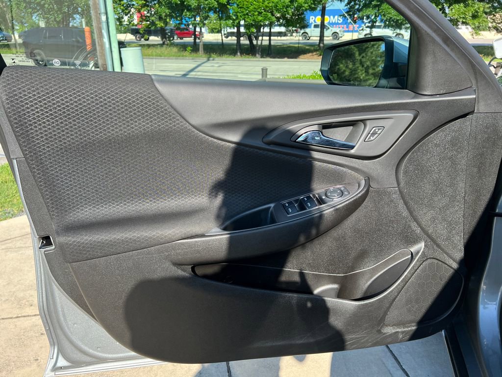 Used 2023 Chevrolet Malibu LT FWD image 16