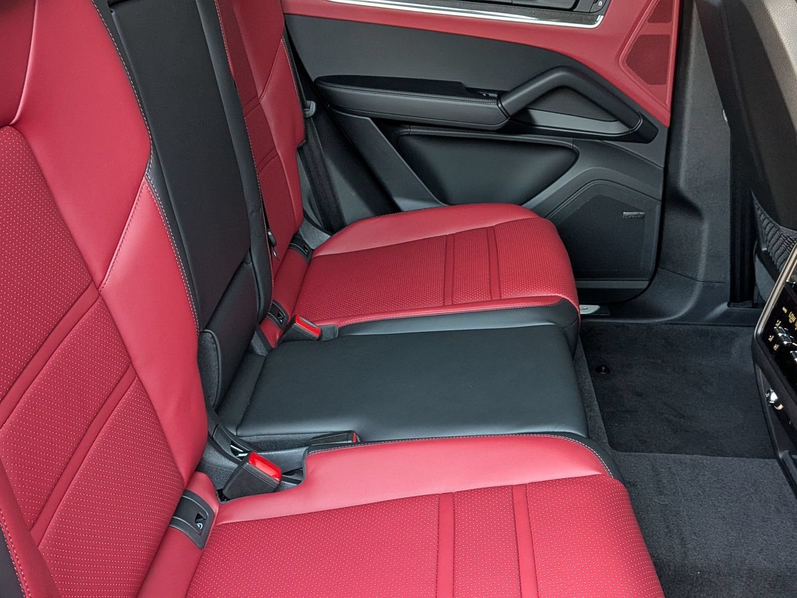 New 2026 Porsche Cayenne S AWD/4WD image 25