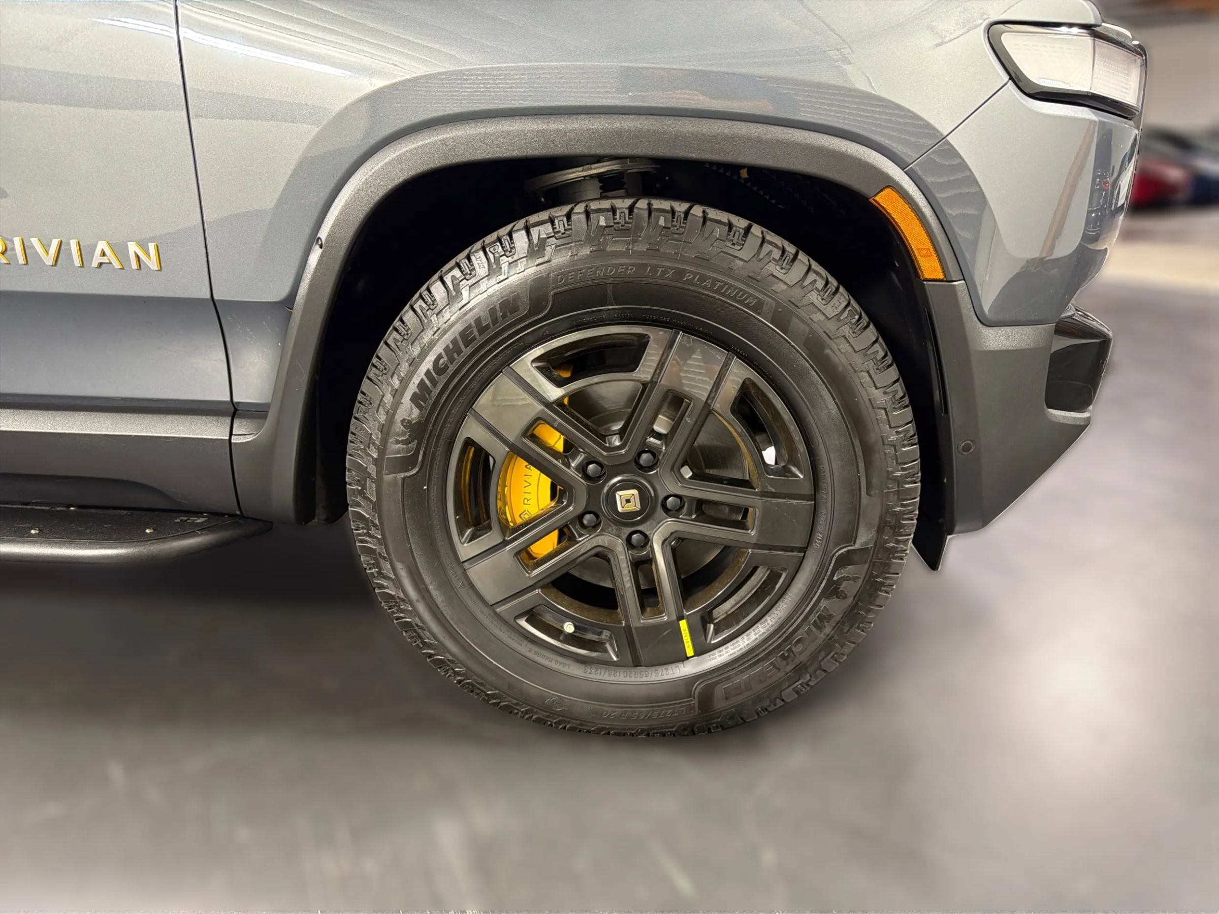 Used 2023 Rivian R1S Adventure AWD/4WD image 17