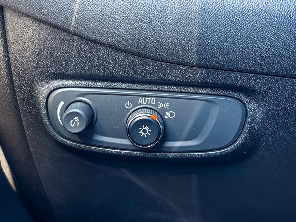 Used 2022 Chevrolet Equinox LS w/ LS Convenience Package image 48