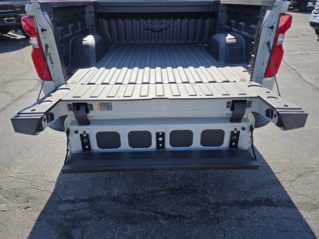 New 2026 Chevrolet Silverado 1500 RST w/ Dark Appearance Package AWD/4WD image 19