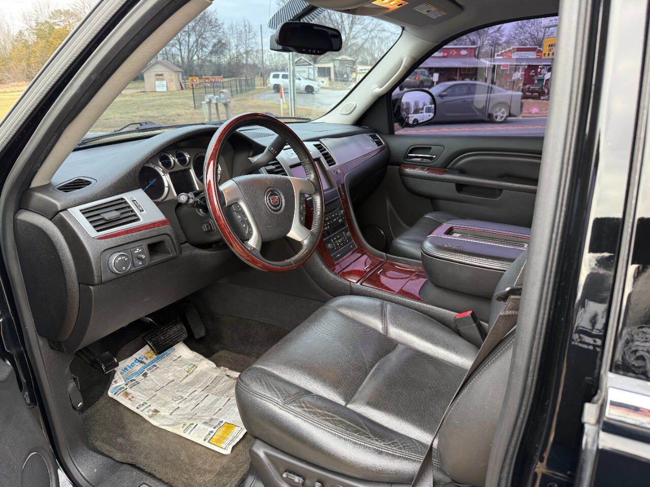 Used 2013 Cadillac Escalade Premium AWD/4WD image 7