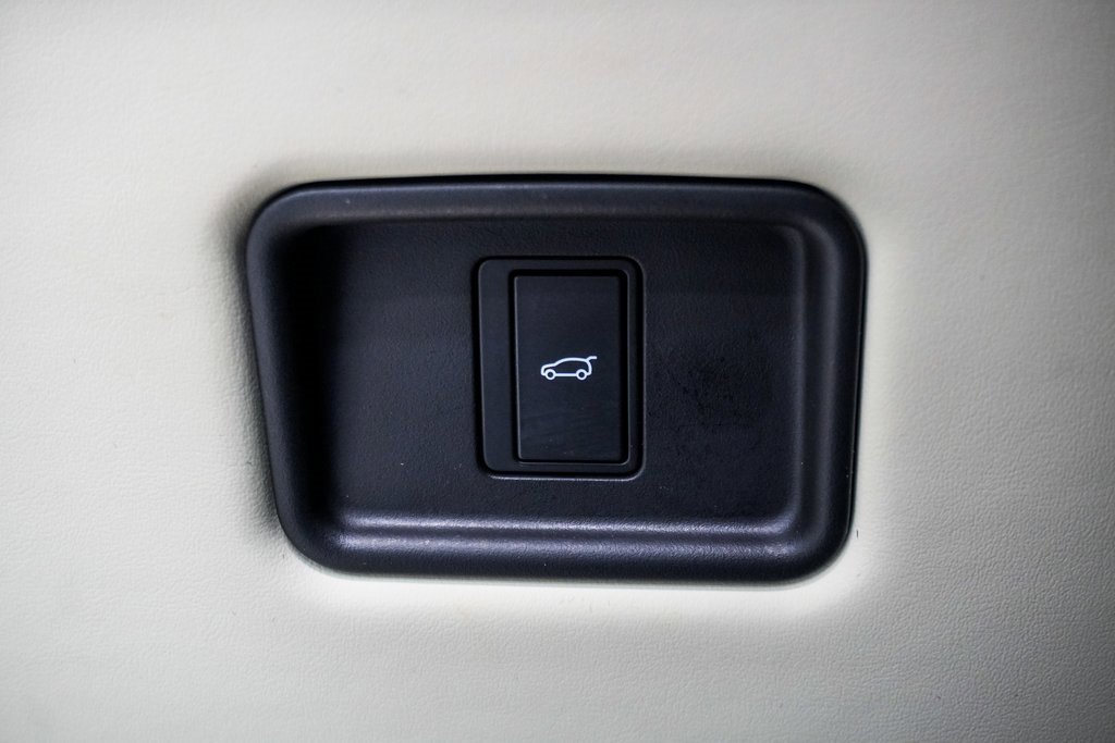 Used 2023 Land Rover Range Rover SE image 36