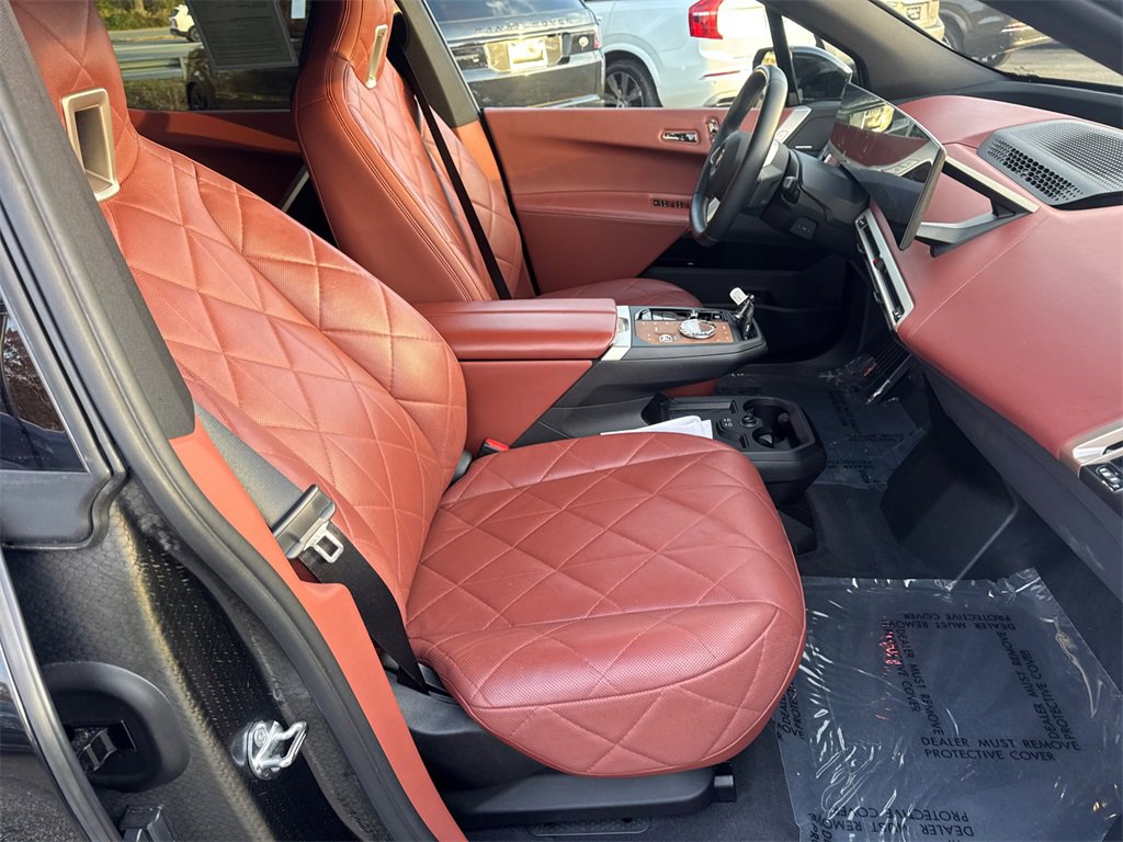 Used 2023 BMW iX xDrive50 w/ Premium Package image 13