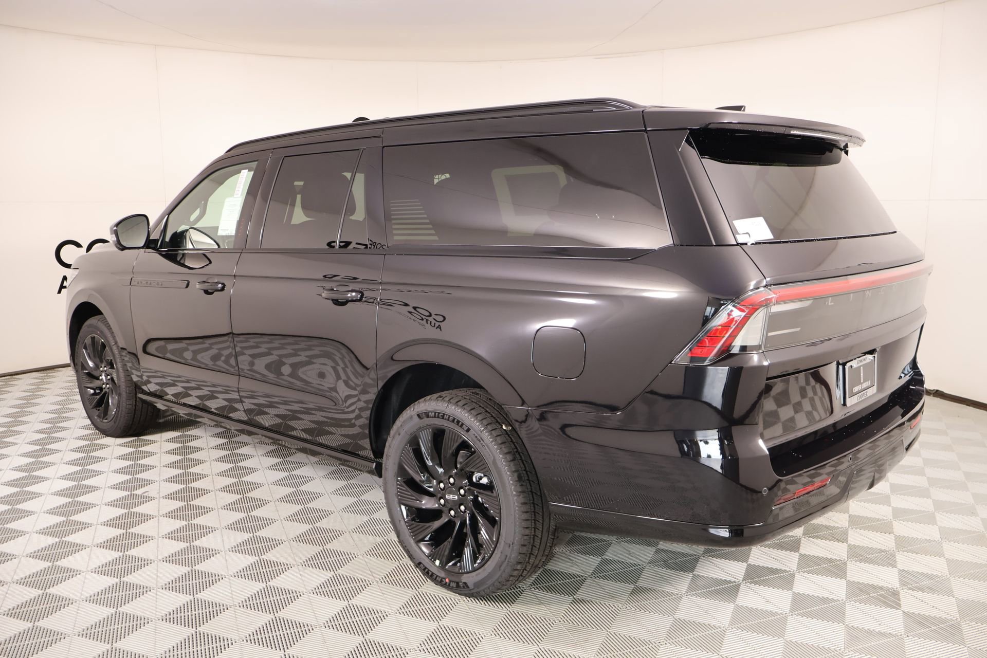 New 2026 Lincoln Navigator L Reserve AWD/4WD image 24