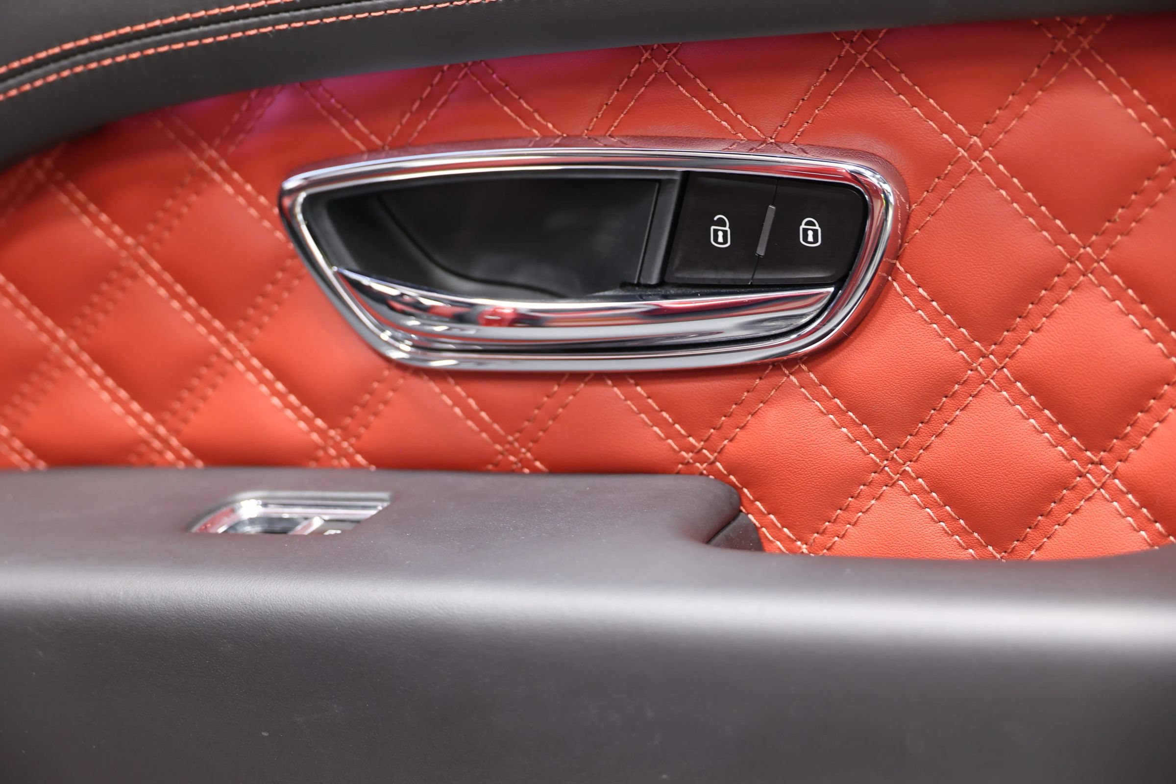 Used 2022 Bentley Bentayga AWD/4WD image 98