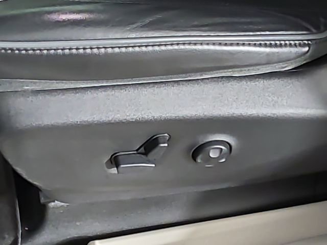 Used 2018 Chrysler Pacifica Limited w/ Tire & Wheel Group image 35