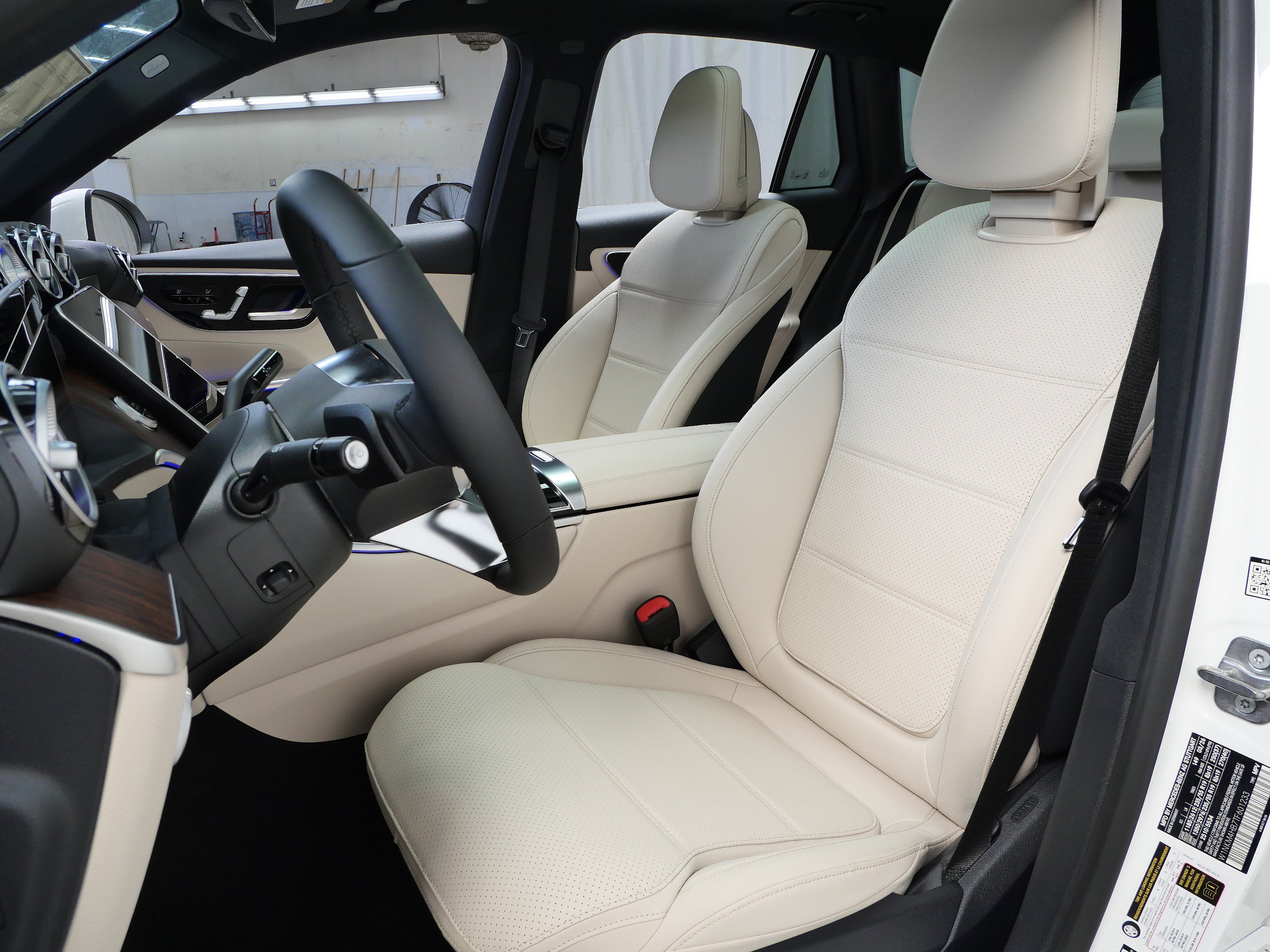 New 2026 Mercedes-Benz GLC 300 4MATIC image 2