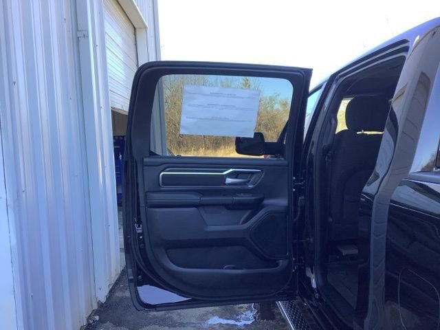 New 2026 RAM 1500 4x4 Crew Cab image 35