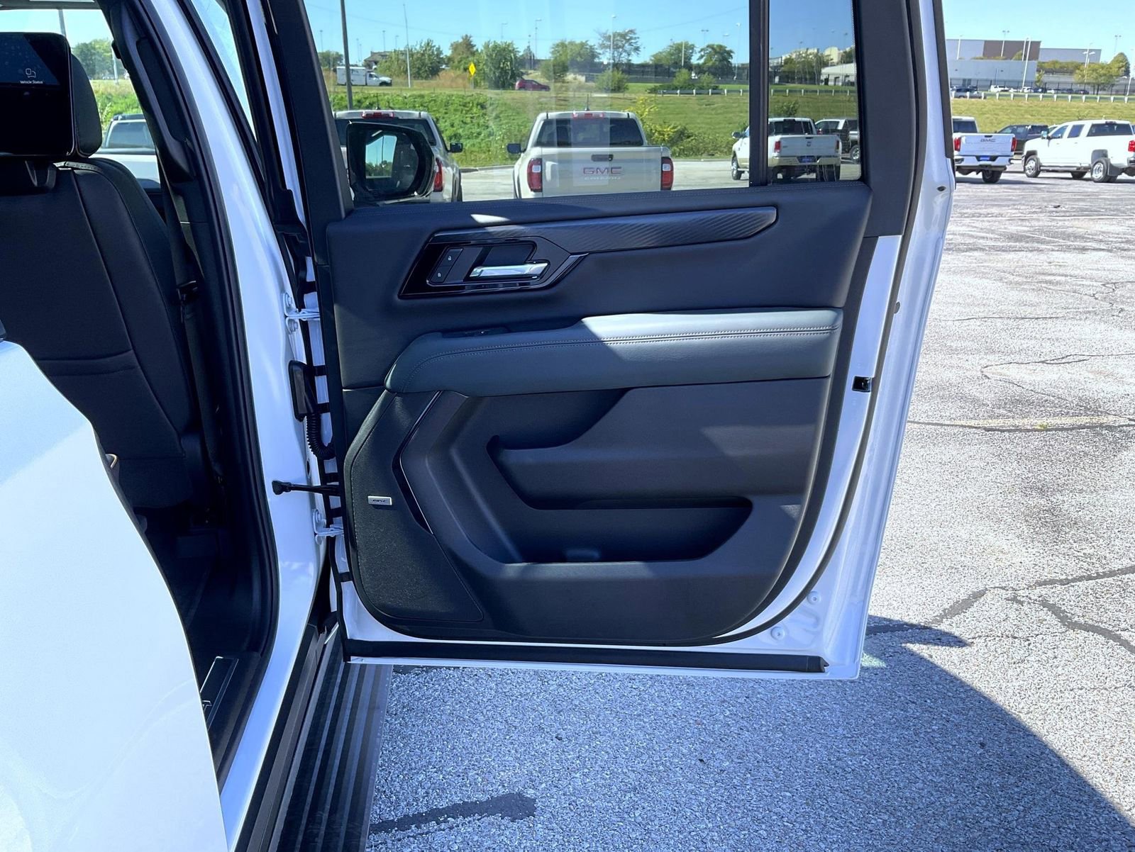 New 2026 GMC Yukon XL AT4 w/ AT4 Premium Plus Package image 17