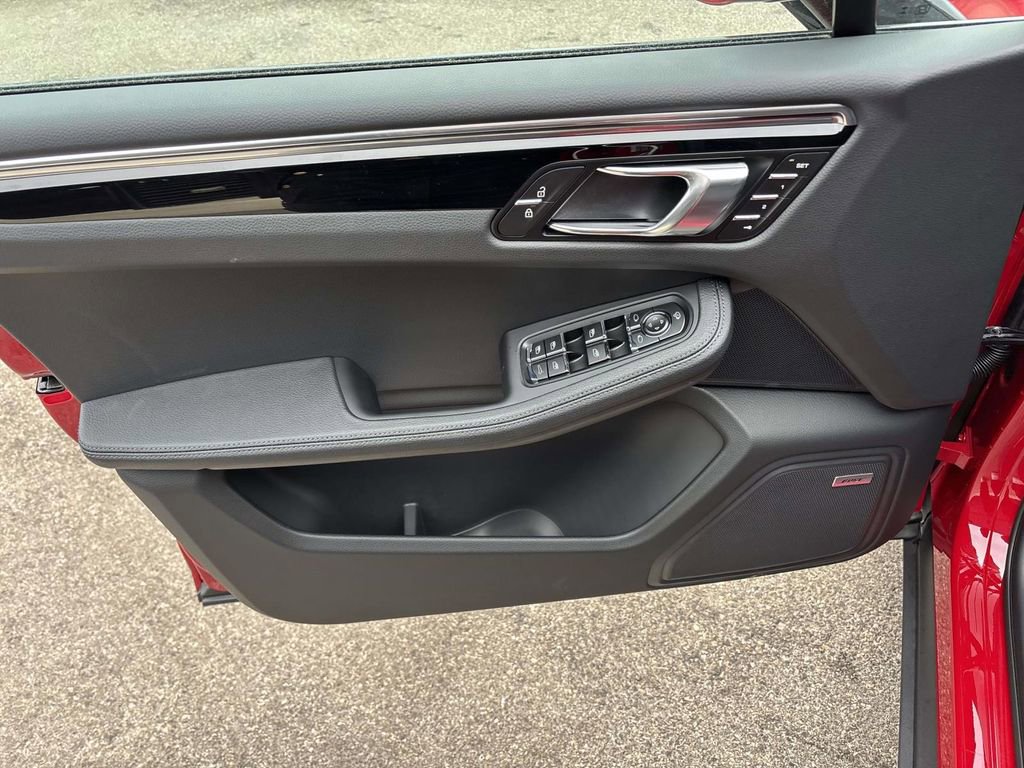 New 2026 Porsche Macan image 22