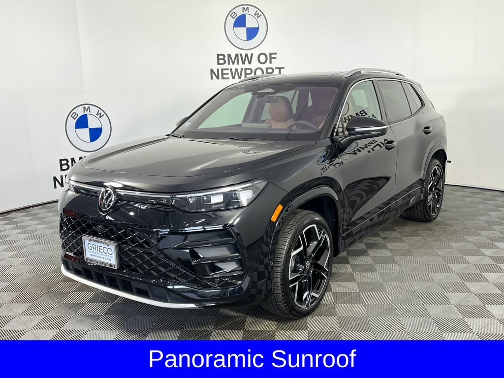 Used 2025 Volkswagen Tiguan SEL R-Line image 3