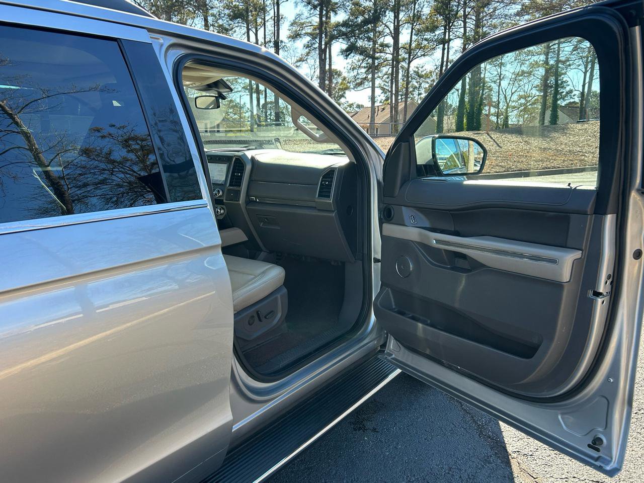 Used 2021 Ford Expedition Max XLT image 27