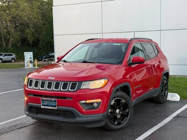 Used 2019 Jeep Compass Latitude w/ Cold Weather Group FWD image 2