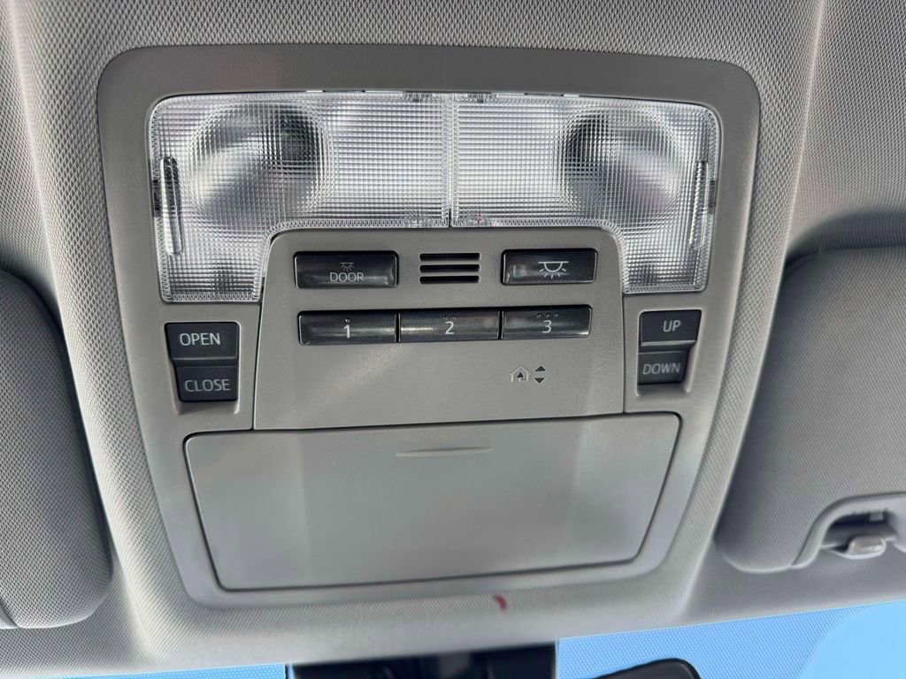 Used 2019 Toyota Highlander XLE image 31