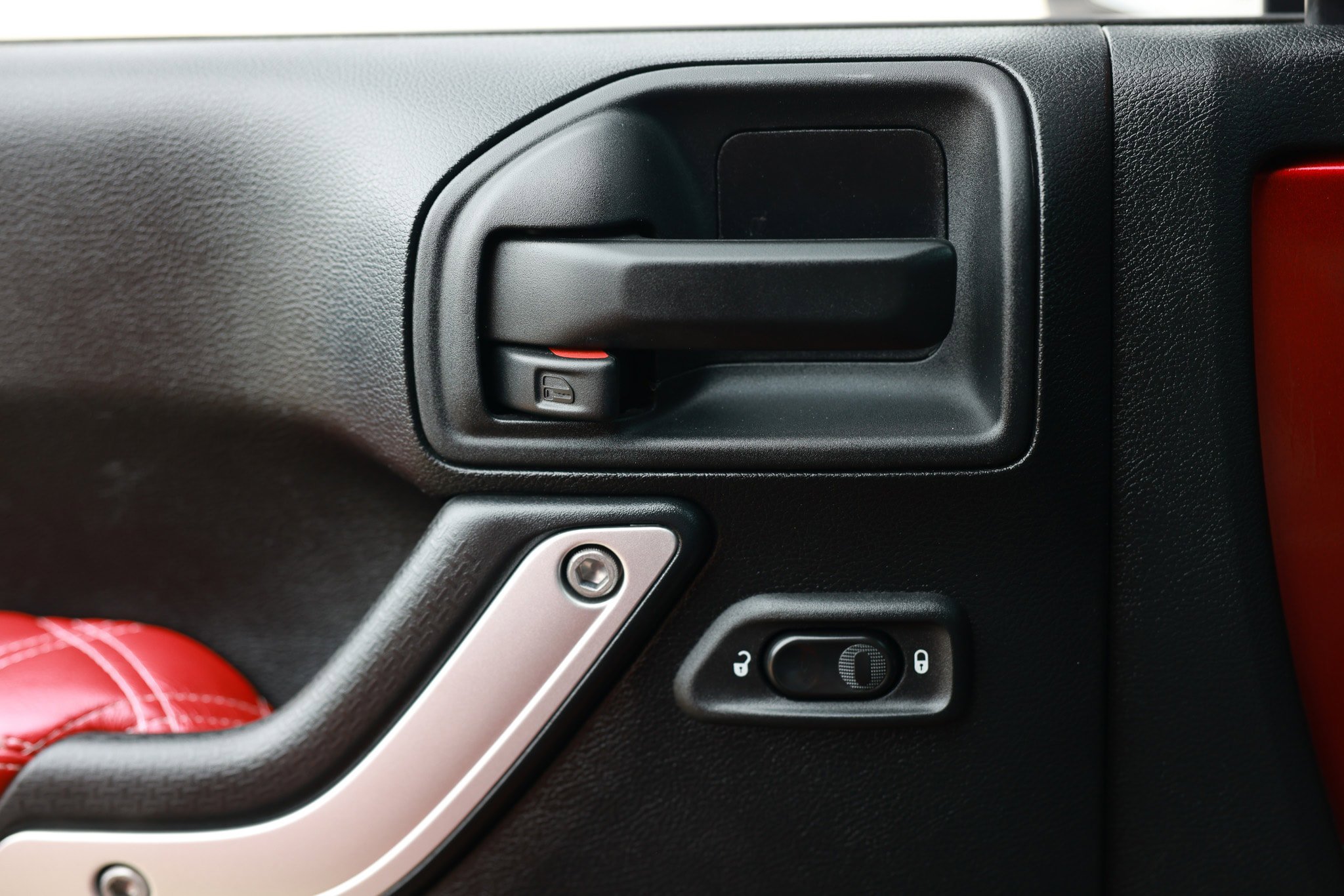 Used 2016 Jeep Wrangler Unlimited Rubicon w/ Connectivity Group image 60