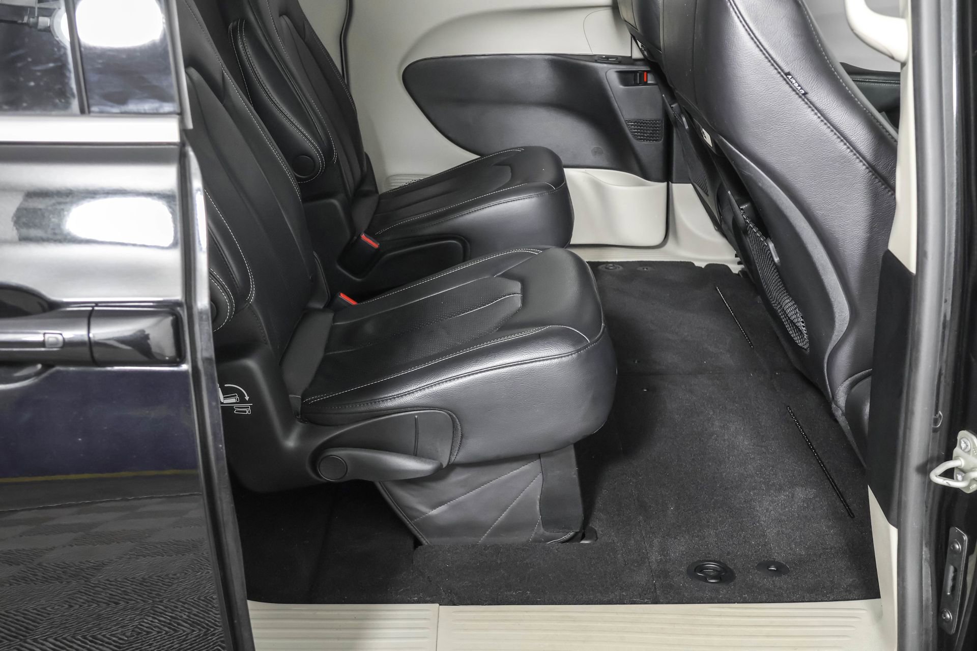 Used 2022 Chrysler Pacifica Touring-L image 40